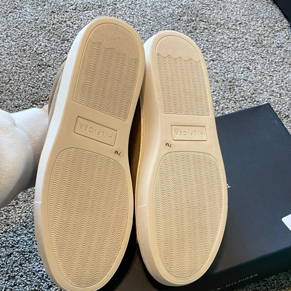 Tommy Hilfiger Men’s Taupe Low-Top Sneakers